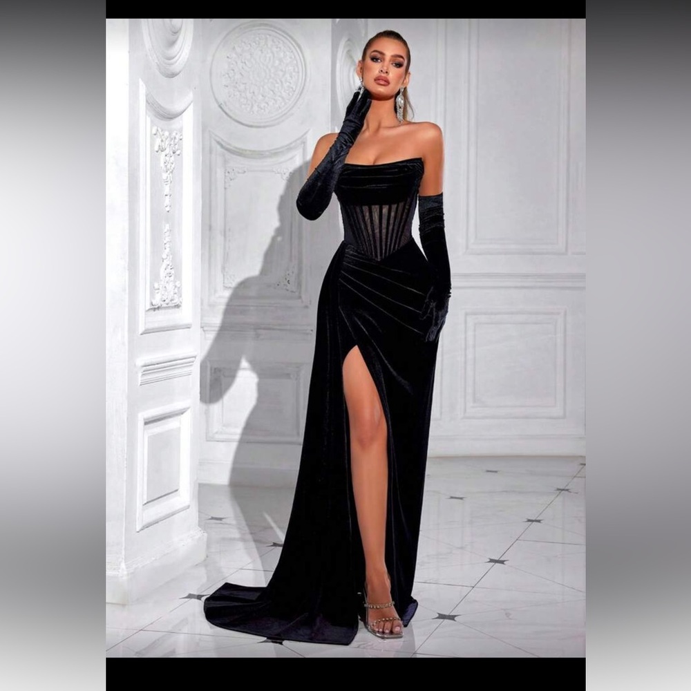 Elegant Black Off-Shoulder Evening Gown